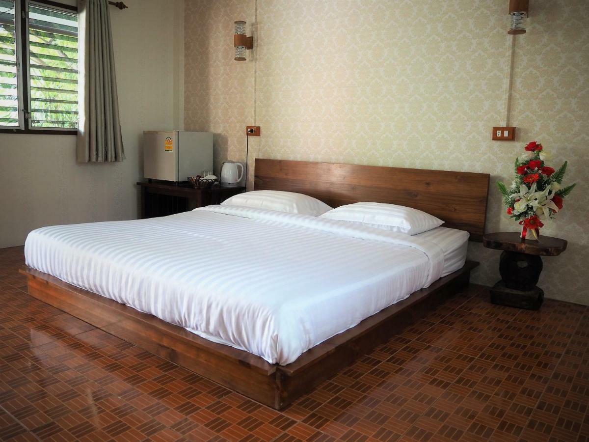 T & T Hostel Kanchanaburi Ngoại thất bức ảnh