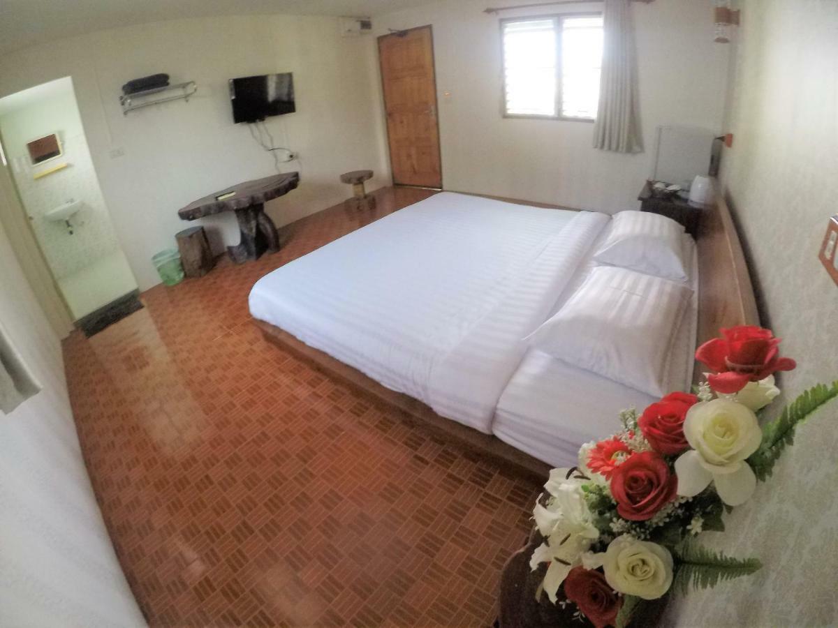T & T Hostel Kanchanaburi Ngoại thất bức ảnh